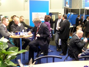 ICE 2009: Besucher bei Somatec 1