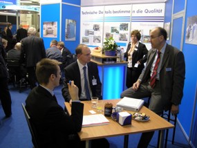 ICE 2009: Besucher bei Somatec 2